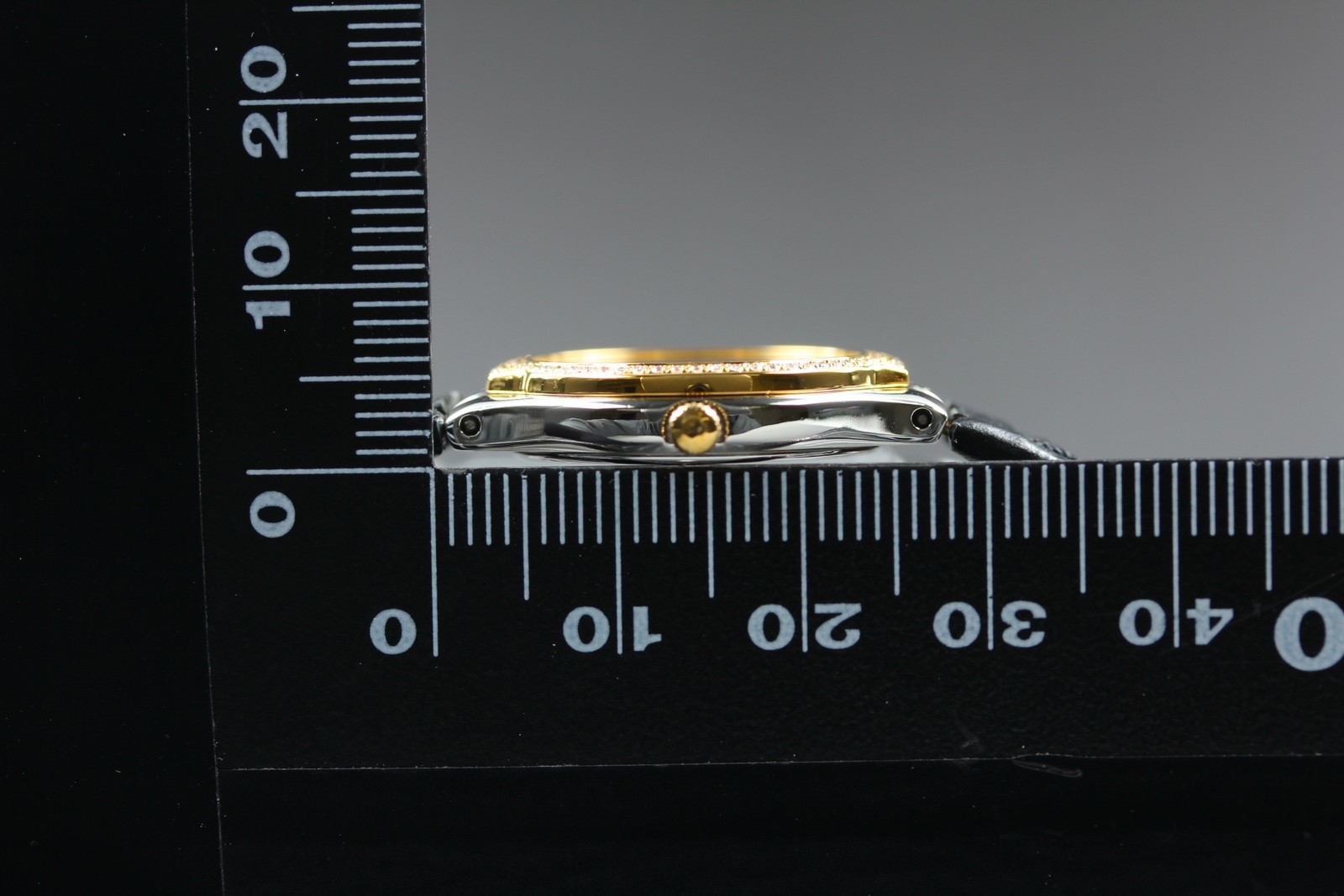 Near Mint Omega De Ville Symbol 595.0101 Cal.1455 Diamond Quartz Women’s Watch