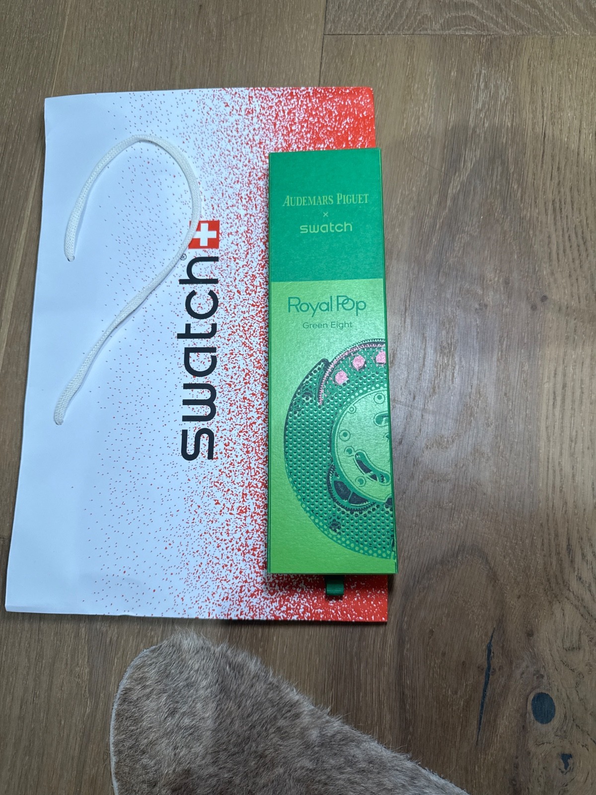 Swatch X “AP” Royal Pop Green Eight Quartz 42mm Green Rubber Strap 30m w/ Box