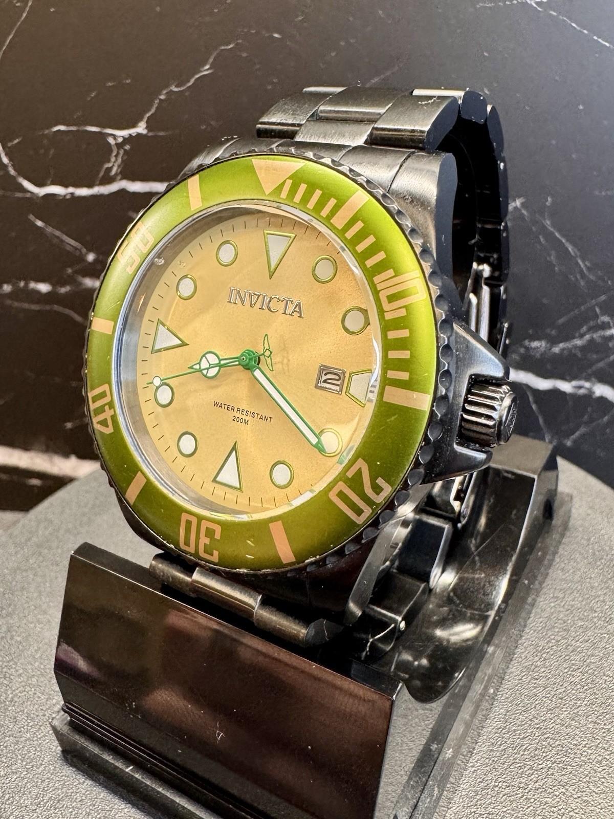 Invicta Pro Diver 90298 44mm Men’s Quartz Watch Green Bezel Champagne Dial 200M