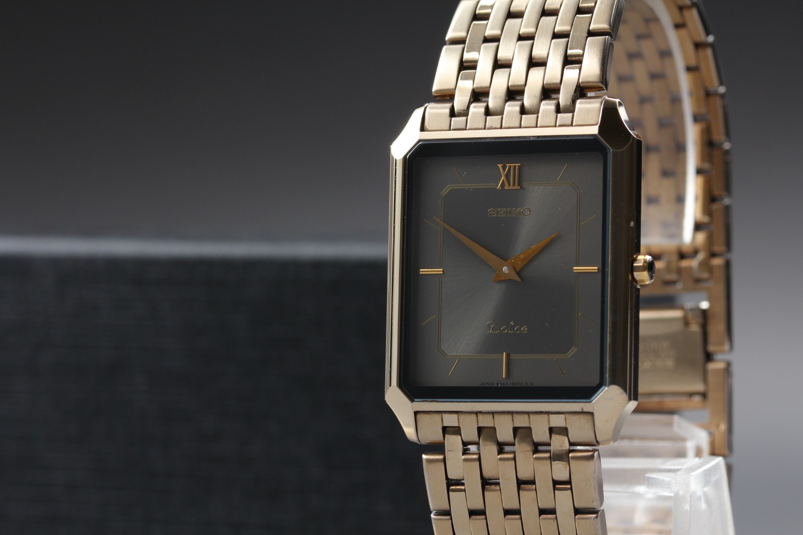 Vintage1991 Near MINT Seiko Dolce 8N40-5050 Gold Black Roman 26mm Qz Men’s Watch