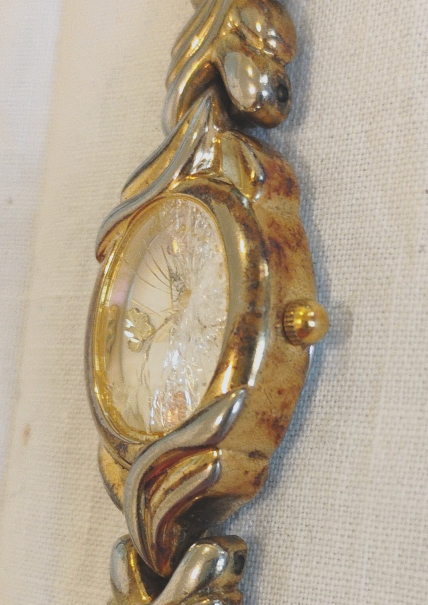 Vintage Women’s Black Hills Gold Quartz Oval Analog Wristwatch New Battery