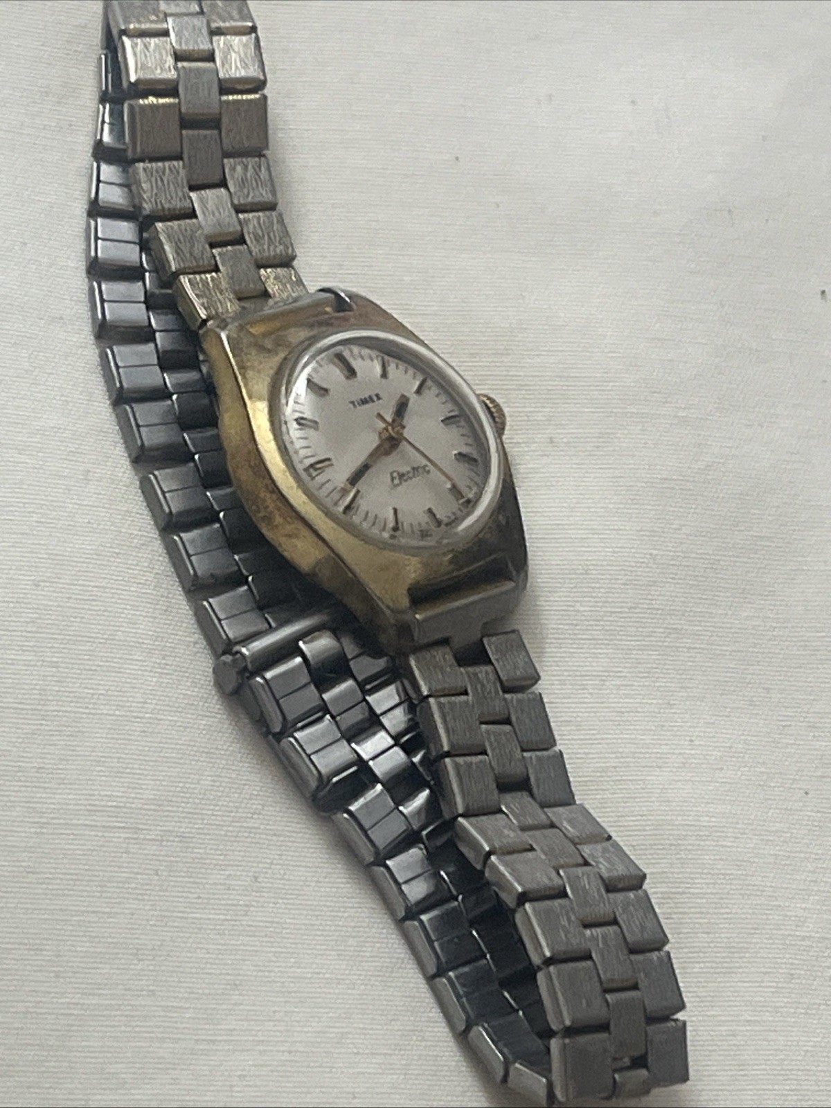 Vintage Timex Electric Ladies Watch Analog Gold Tone Wrist Tested Needs Battery