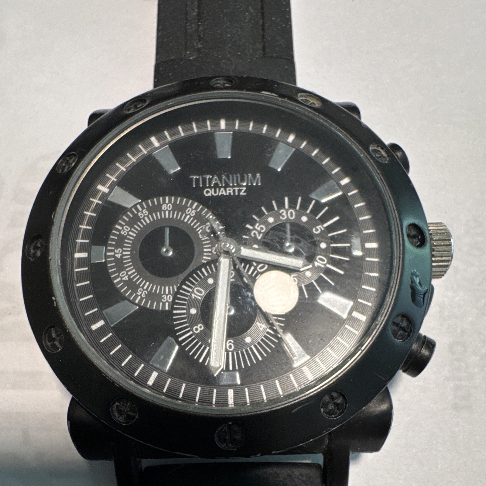 Titanium Quartz Men’s Chronograph Quartz Analog 45mm Black Dial Rubber Strap