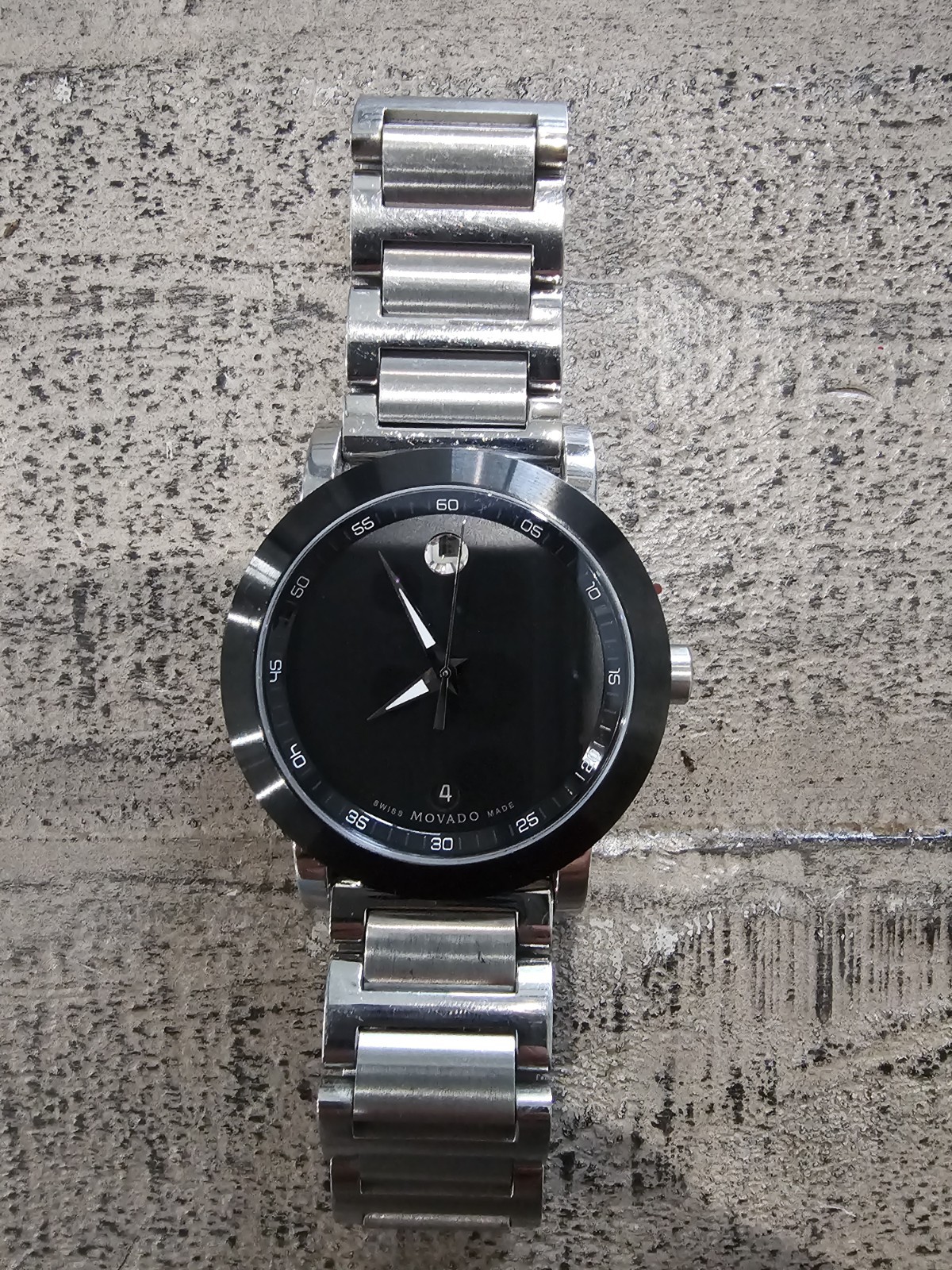 Movado Museum Men’s Swiss Made Quartz Watch Black Dial Silver Bracelet