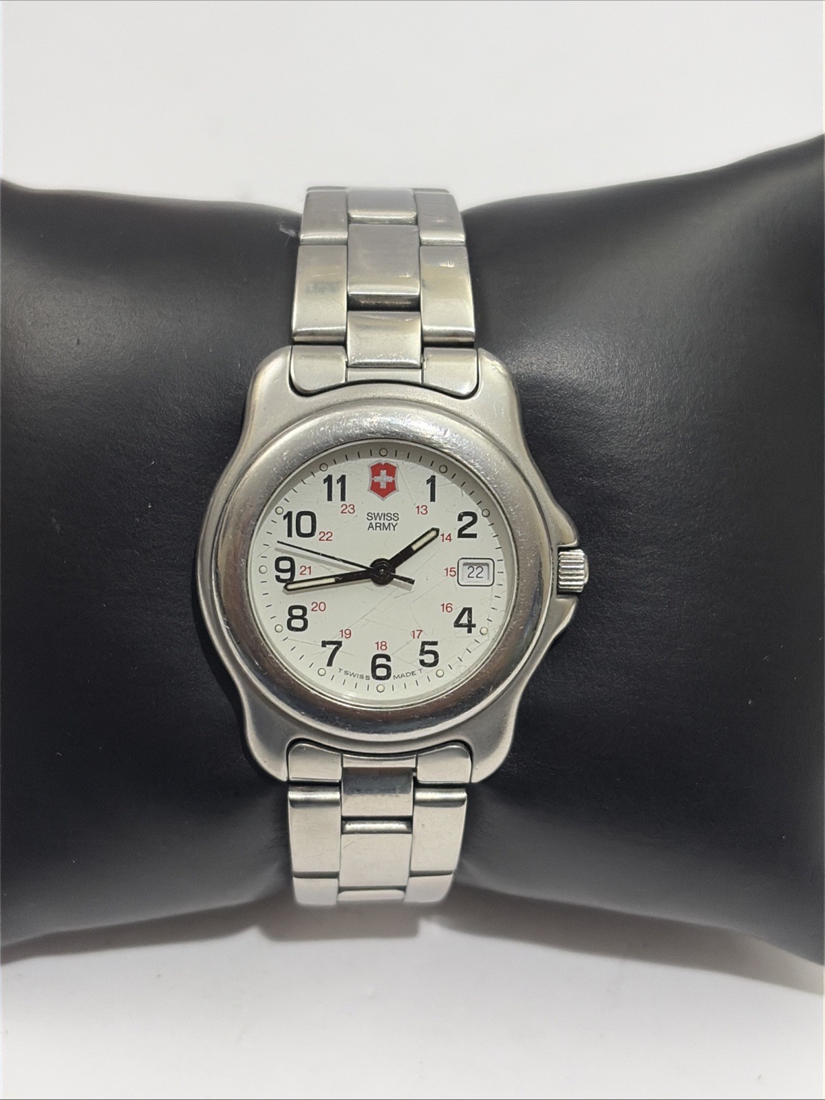 Victorinox SWISS ARMY Ladies Watch 100 MTR Water Resident W/ New Battery!