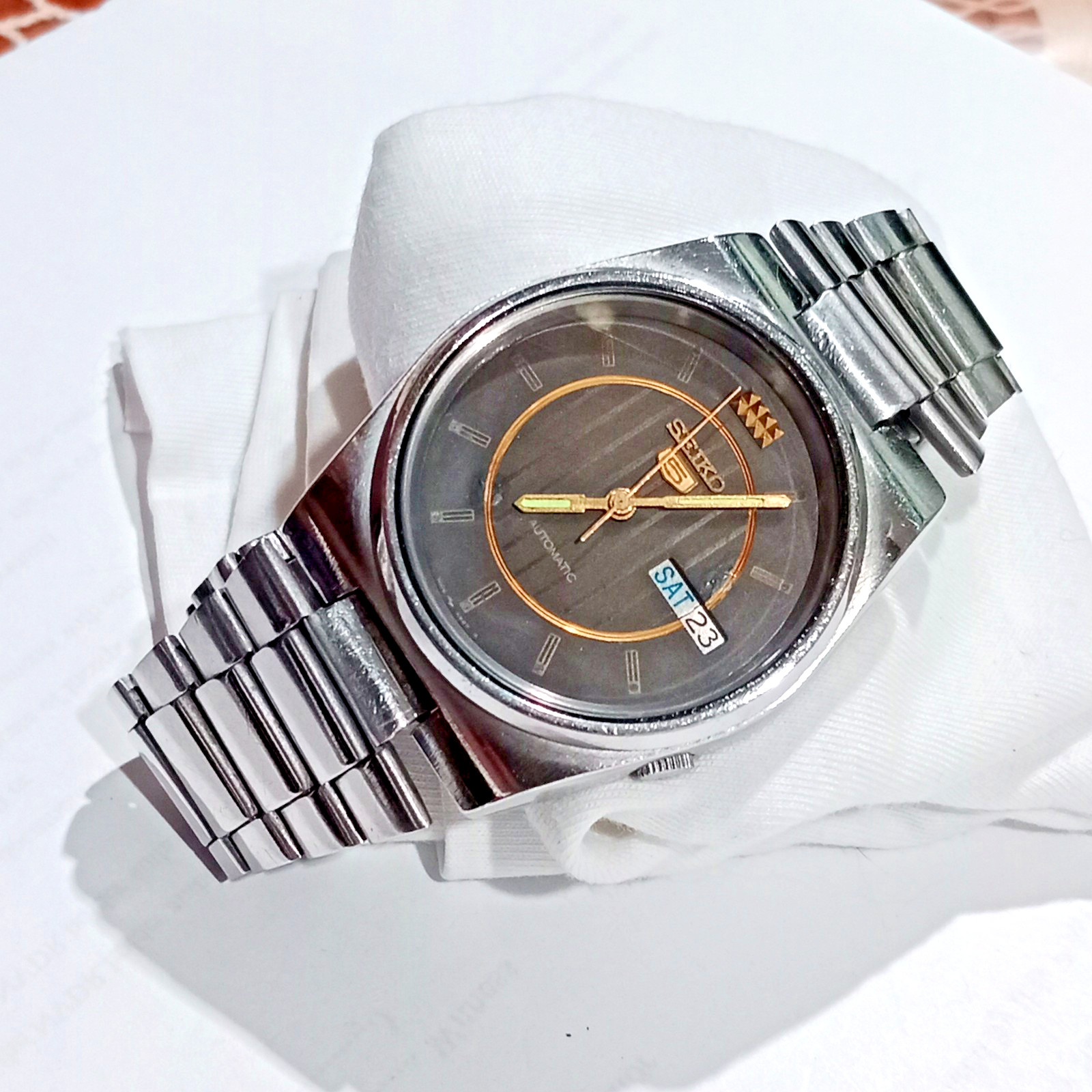 Vintage men’s watch Seiko Automatic 7009 Black Pinstripe Dial Dec 1988