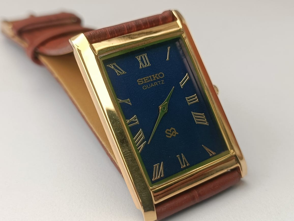 Vintage Seiko Quartz Japan Made Blue Dial Men’s Wrist Watch Looking Good