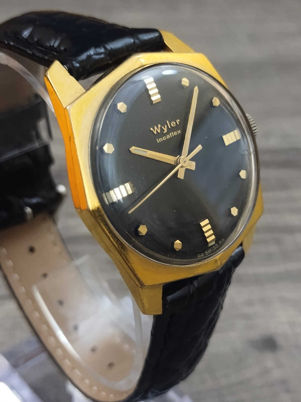 WYLER Incaflex -rare OCTAGON faceted Case- RARE Black GLOSS Dial – ETA 2354