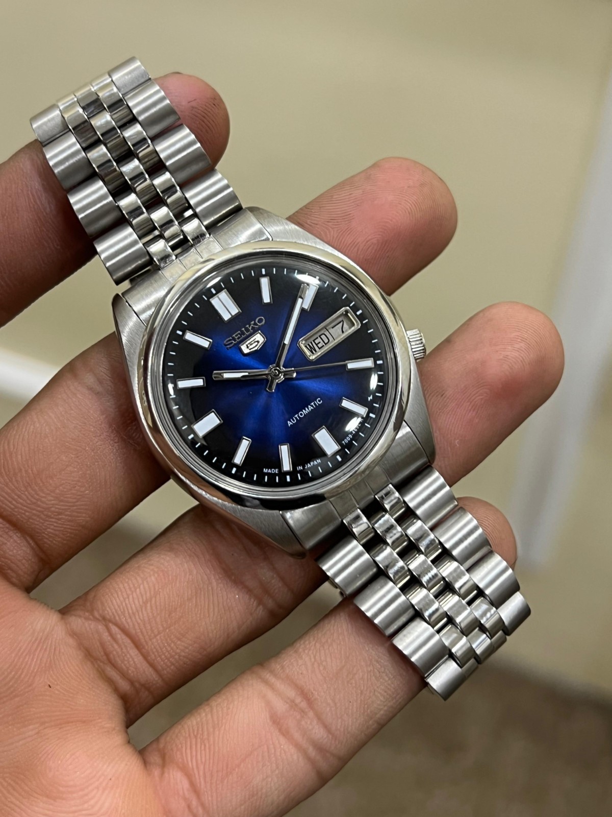 Seiko 5 Automatic Blue and Black Dial Mens Watch Japan Made 7009