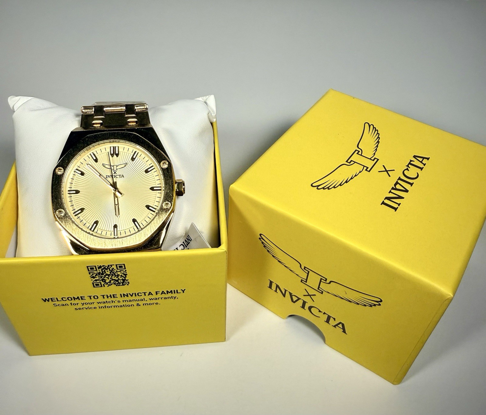 Invicta Specialty I Mens All Gold Tone Dial Metal Bracelet Quartz Watch 69962
