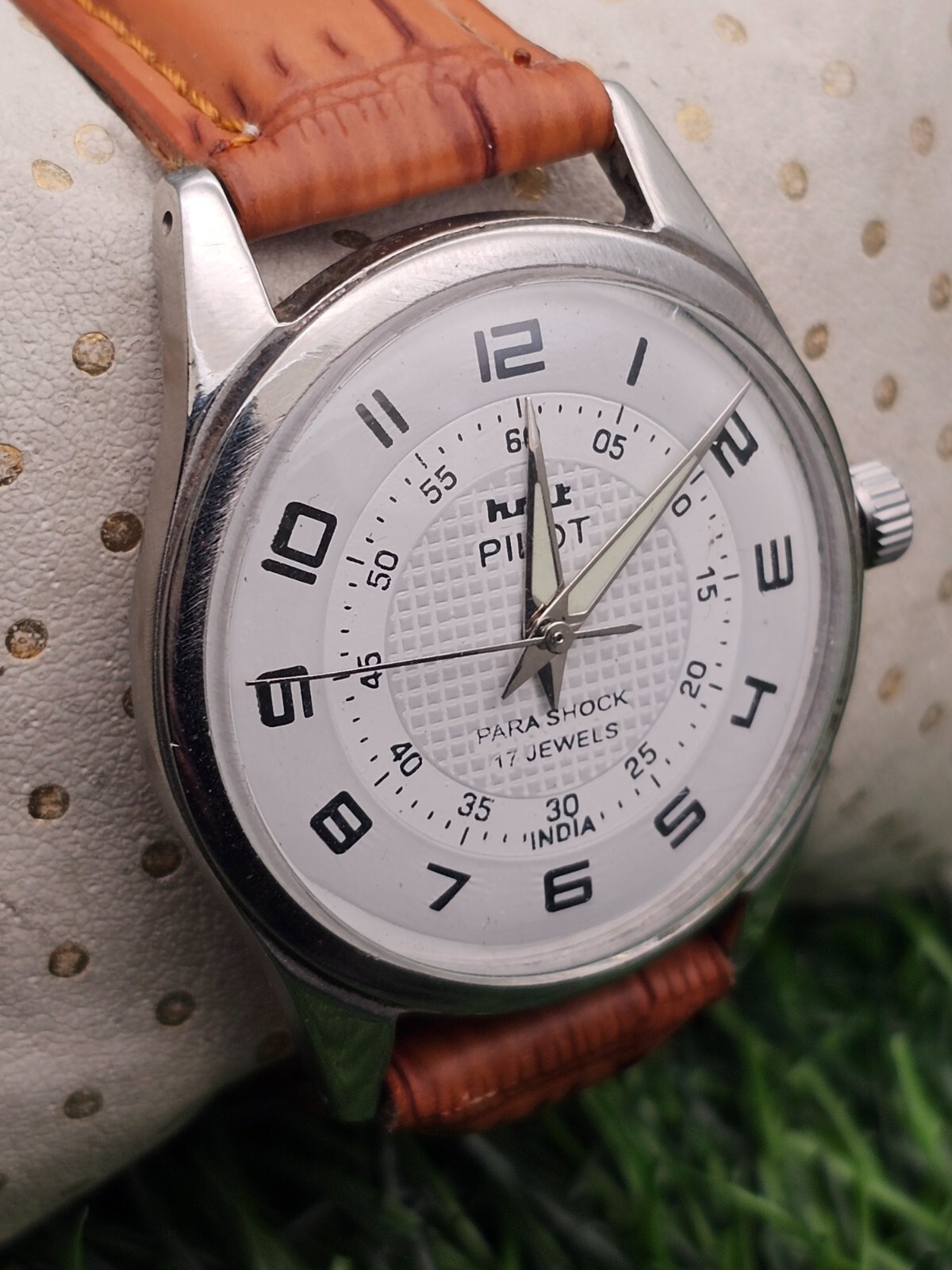 Beautiful Mens HMT Pilot Parashock Mechanical Wind 17J Watch White Dial