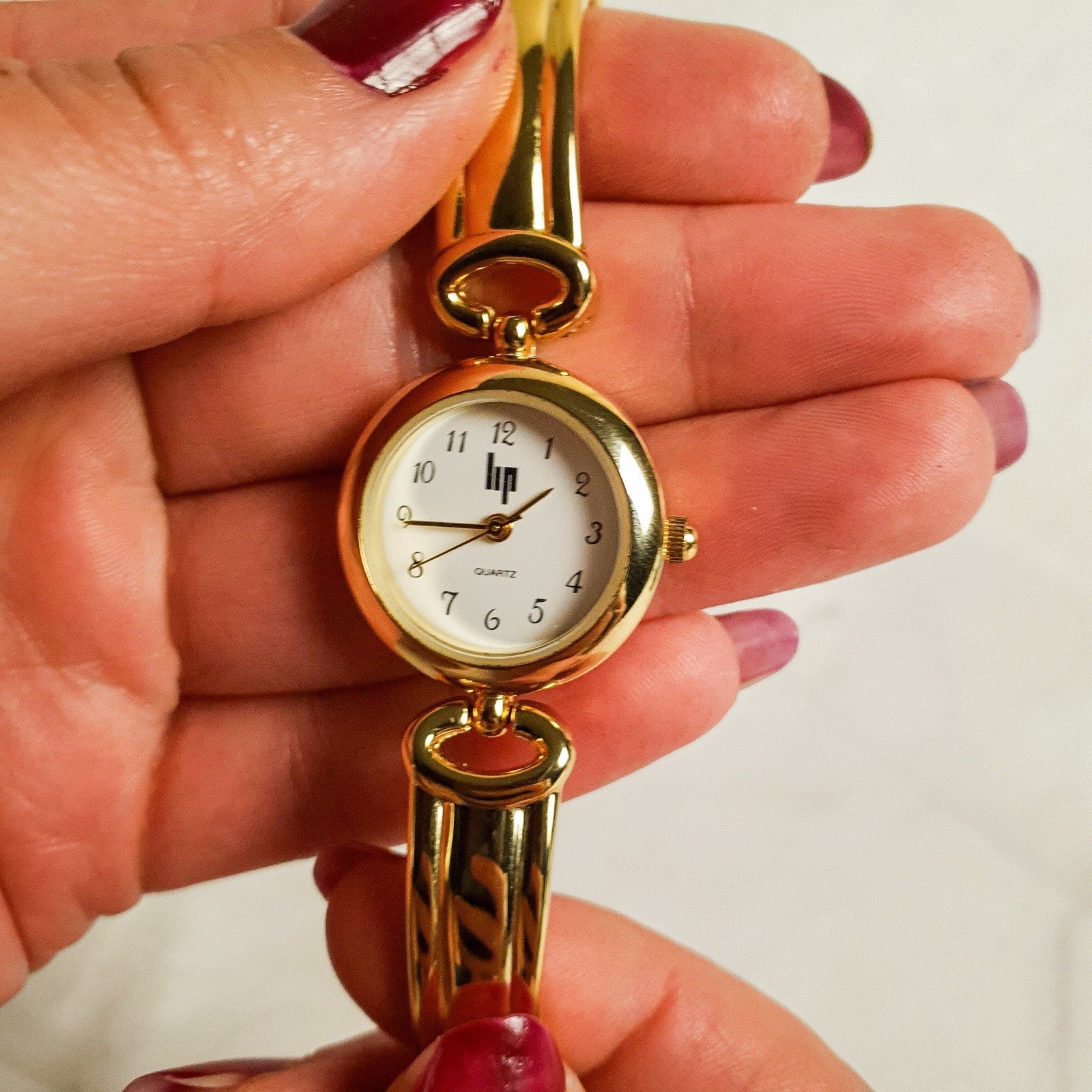 HP Ladies Gold Tone Quartz Wrist Watch White Dial Working New Battery