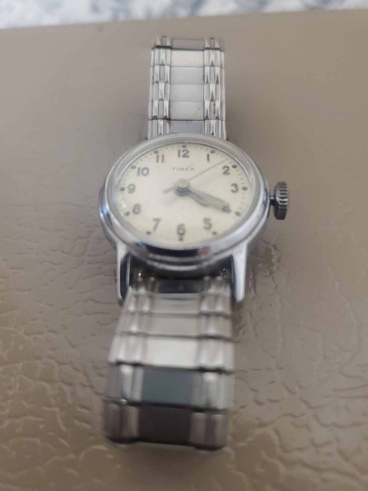 vintage womens timex wind up running well keeps time
