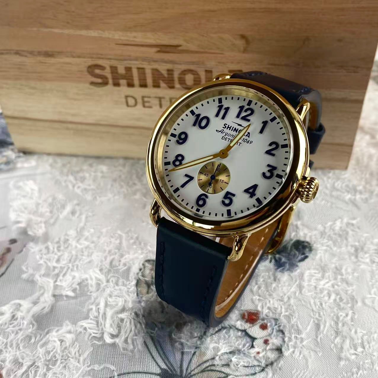 New Shinola The Runwell 41mm White Dial Navy Leather Strap Men’s Quartz Watch