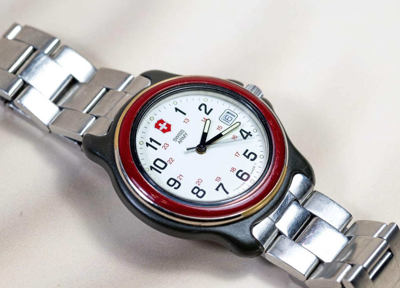 Vintage Victorinox Swiss Army Watch Men 40mm Date New Battery !!! Swiss Bracelet