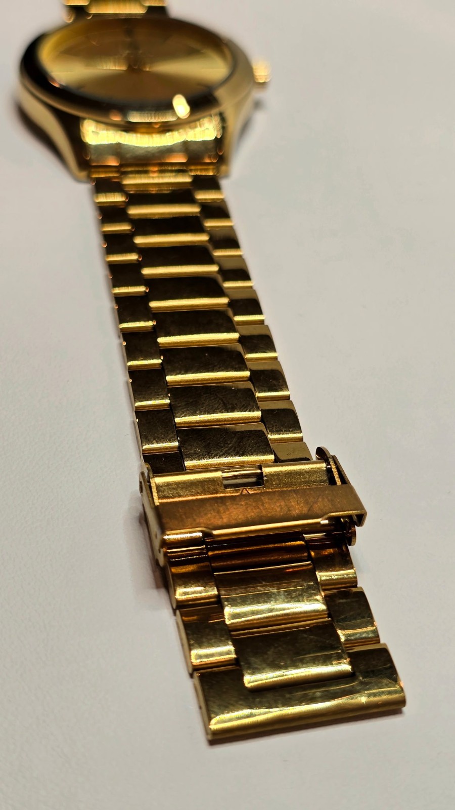 Lenoin Unisex Quartz Analog 50m 5ATM Gold Dial Gold Tone SS Bracelet Watch