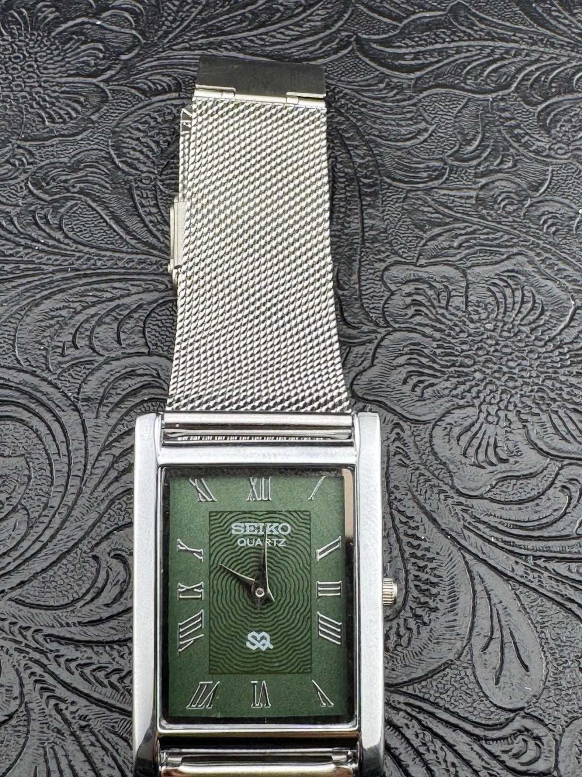GREEN WITH SILVER CASE Vintage Seiko Slim Quartz Men’s Wrist Watch