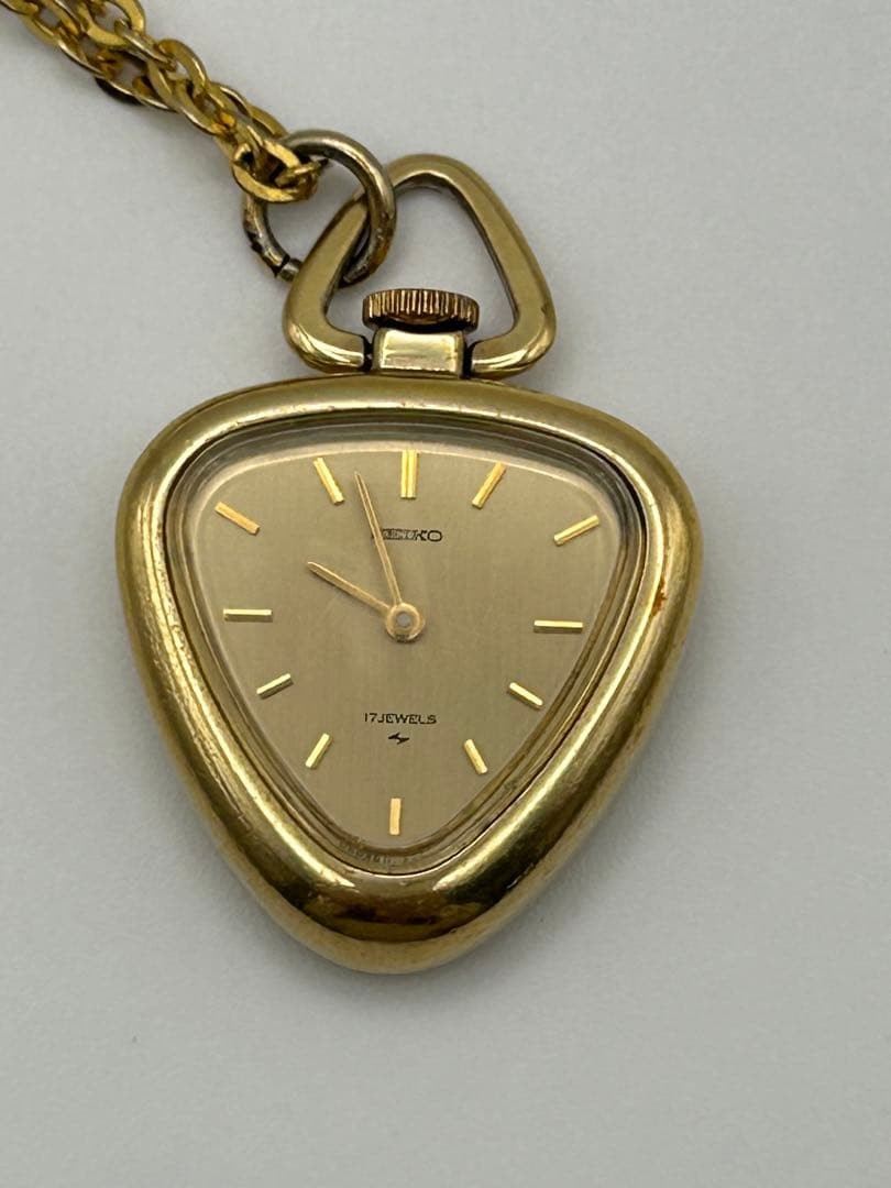 Seiko hand-wound pendant watch, 17 jewels, working condition.