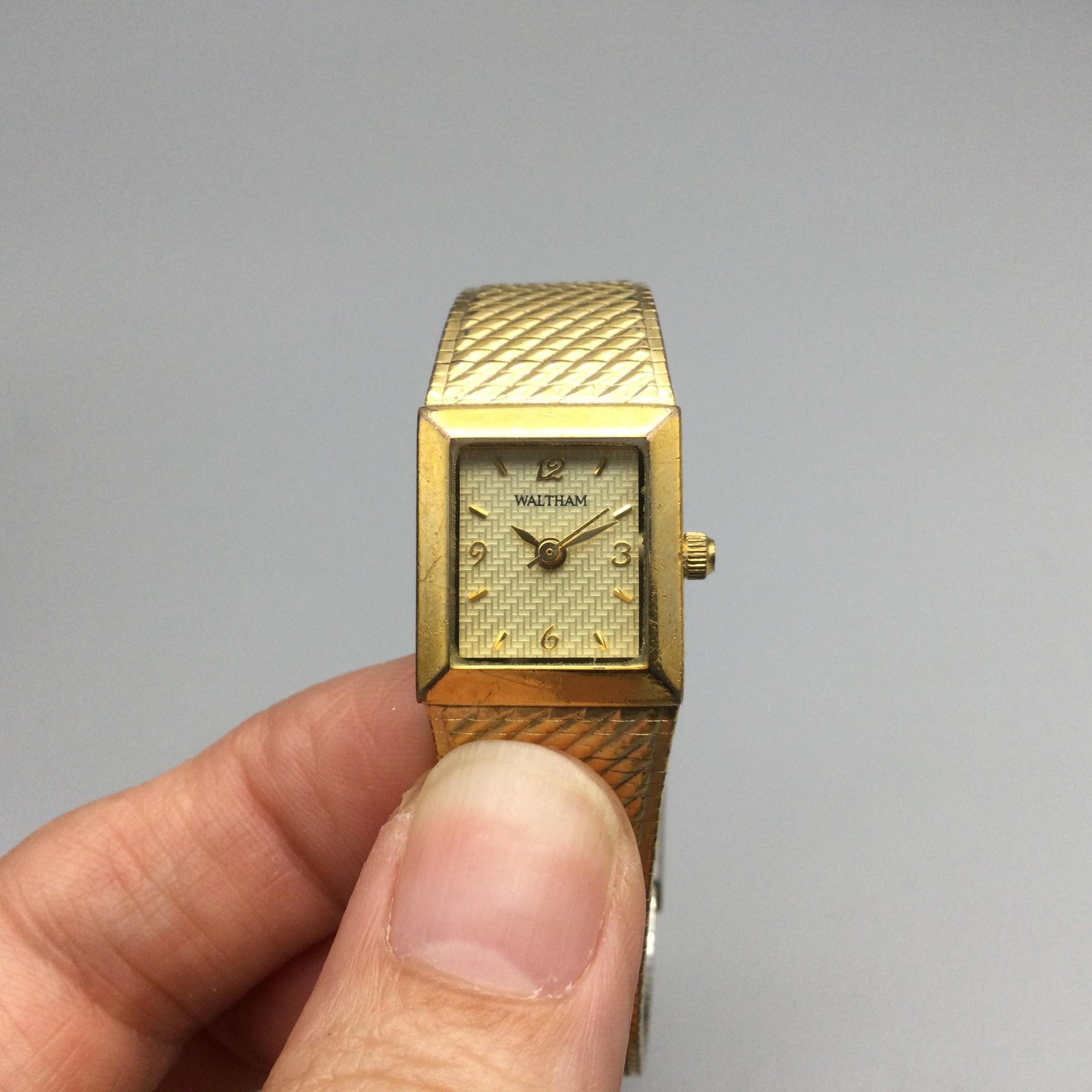 Waltham Womens Gold Tone Dress Watch 17mm WAW026 Textured Band New Battery