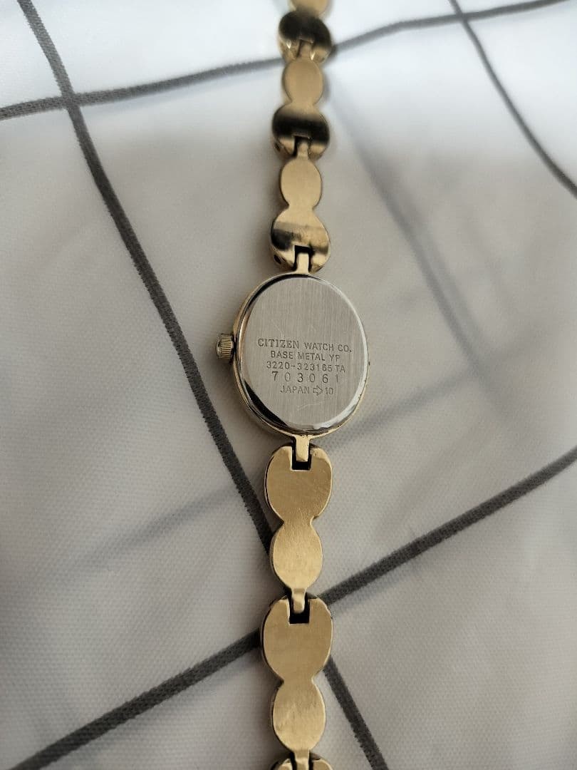SEIKO Chère Oval-shaped Watch 3220-3231 Gold