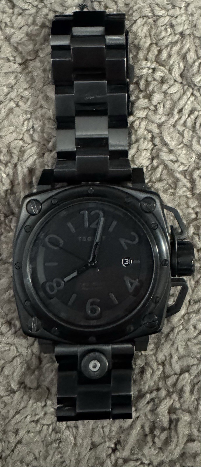 TSOVET Men’s 45mm Analog Wristwatch Black Dial Round Black Metal Bracelet