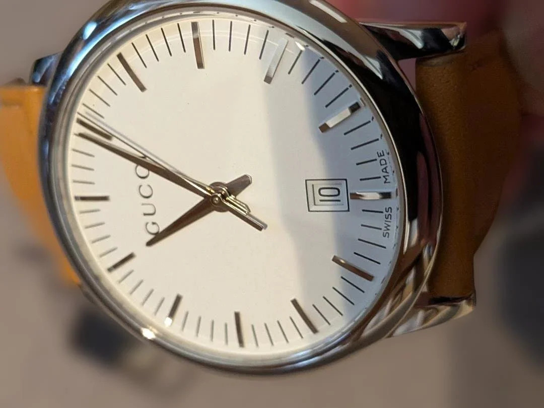 GUCCI 5600M Mens Quartz Stainless Steel White Dial Brown Leather Watch