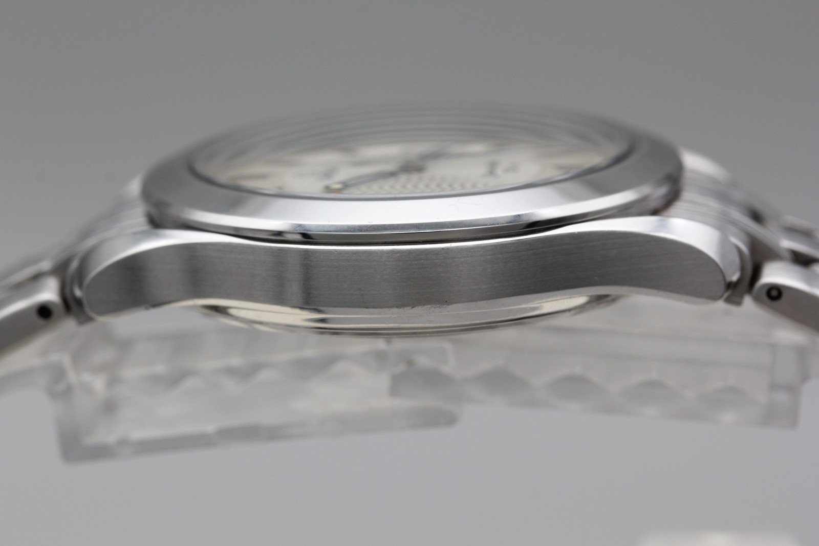 ▶️【Exc+5 w/ Box】OMEGA Seamaster 120m Cal.1538 2511.31 Silver Quartz Men’s Watch