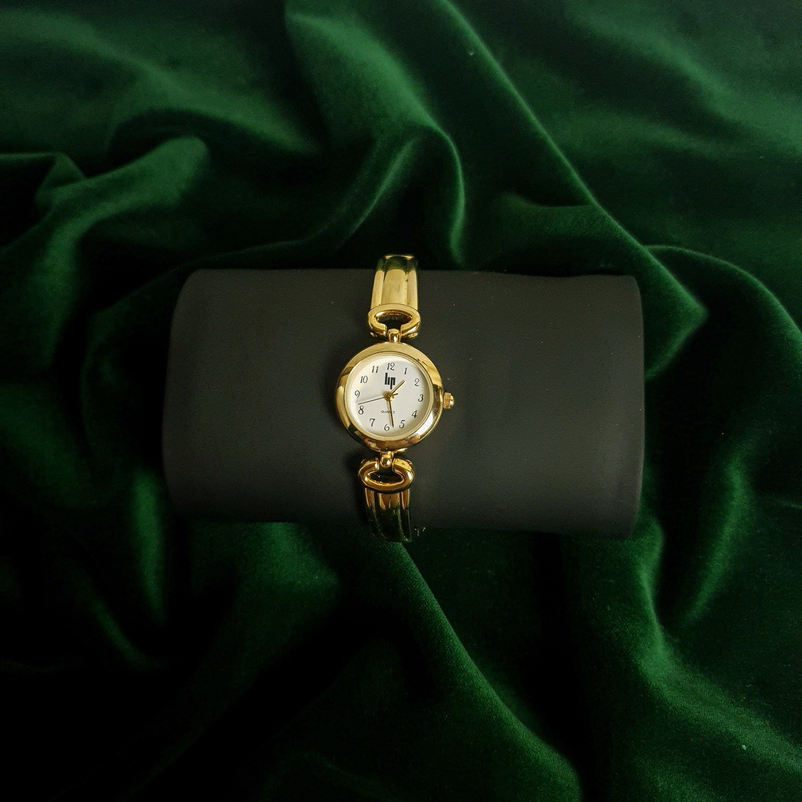 HP Ladies Gold Tone Quartz Wrist Watch White Dial Working New Battery