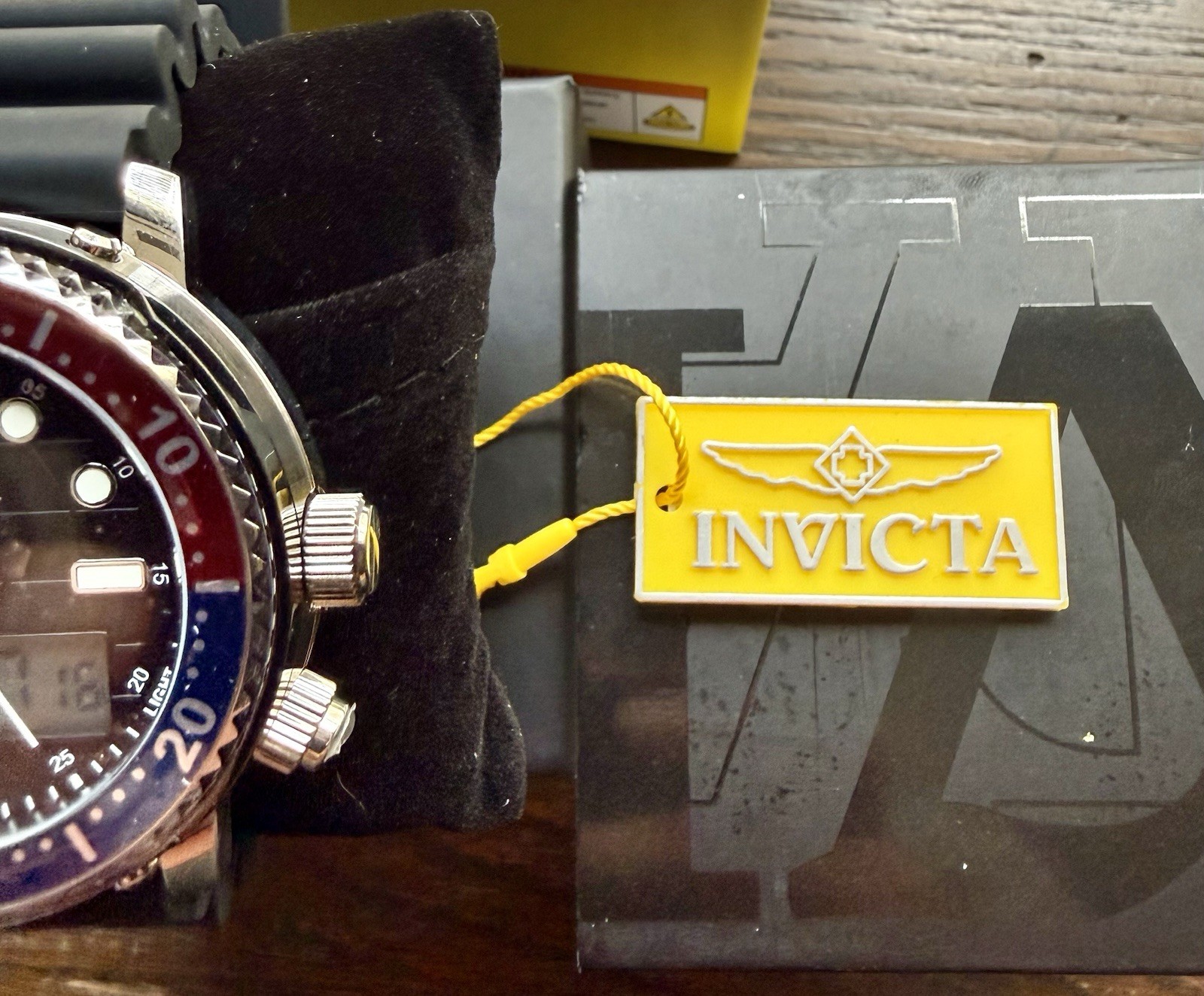 Invicta Men’s Diver Analog-Digital Watch Black Dial Blue/Red Bezel Box Manual