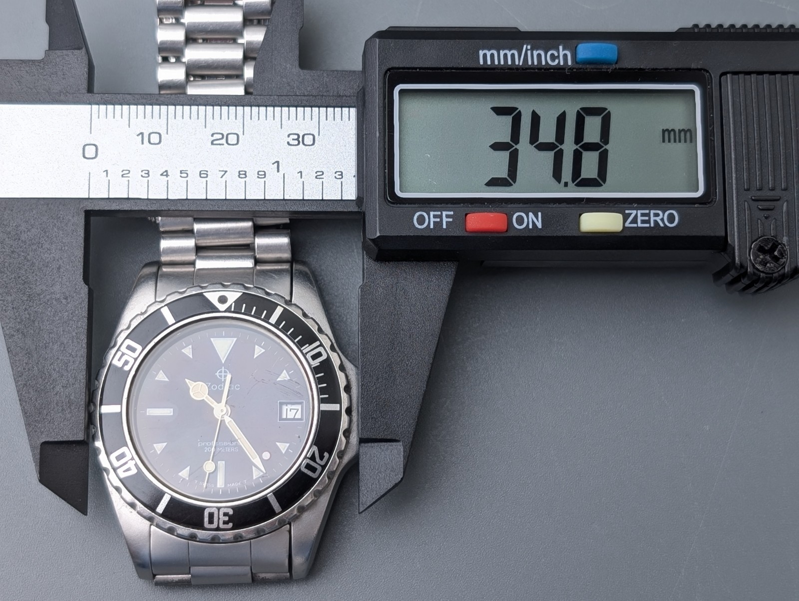 Zodiac Professional 200m 213.21.05 Quartz Men’s Watch Vintage 35mm