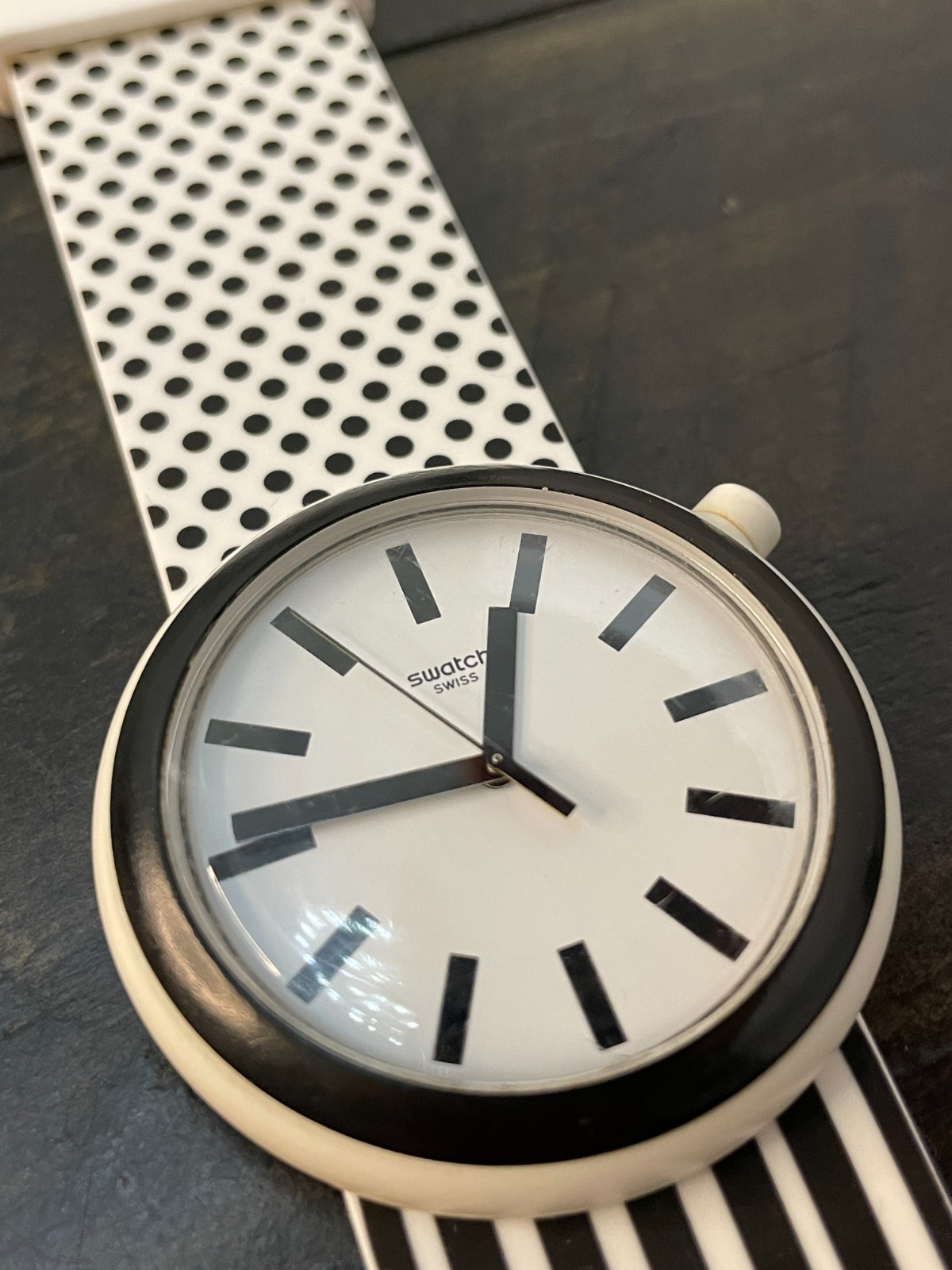 Swatch Striure SUON130 41mm Blue and White Striped Silicone Watch Swiss Working