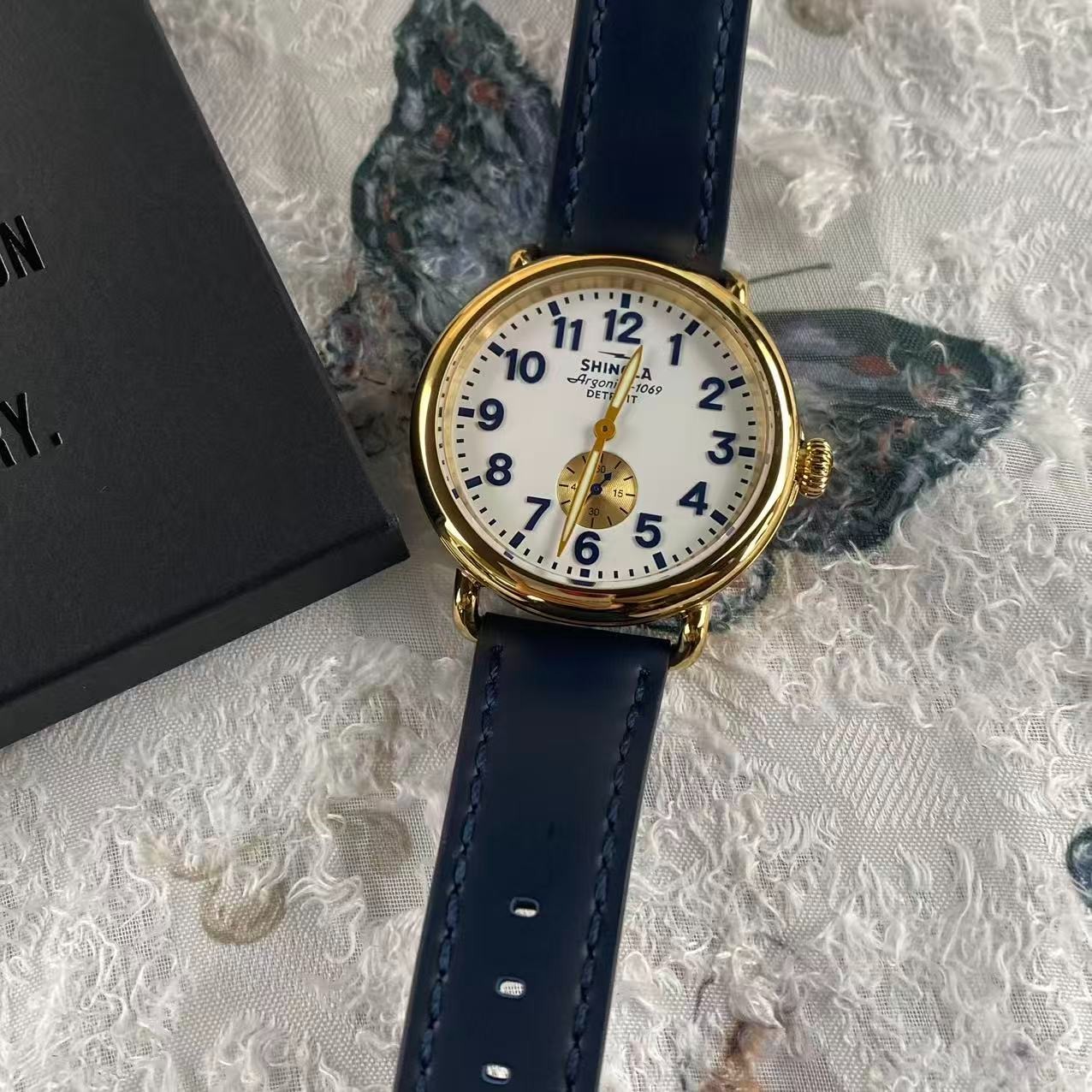 New Shinola The Runwell 41mm White Dial Navy Leather Strap Men’s Quartz Watch