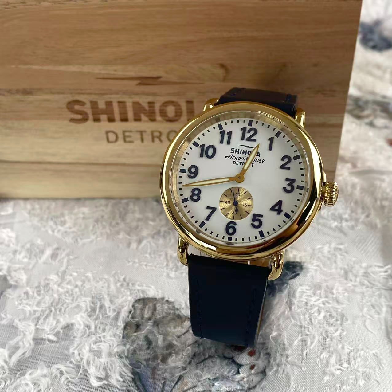 New Shinola The Runwell 41mm White Dial Navy Leather Strap Men’s Quartz Watch