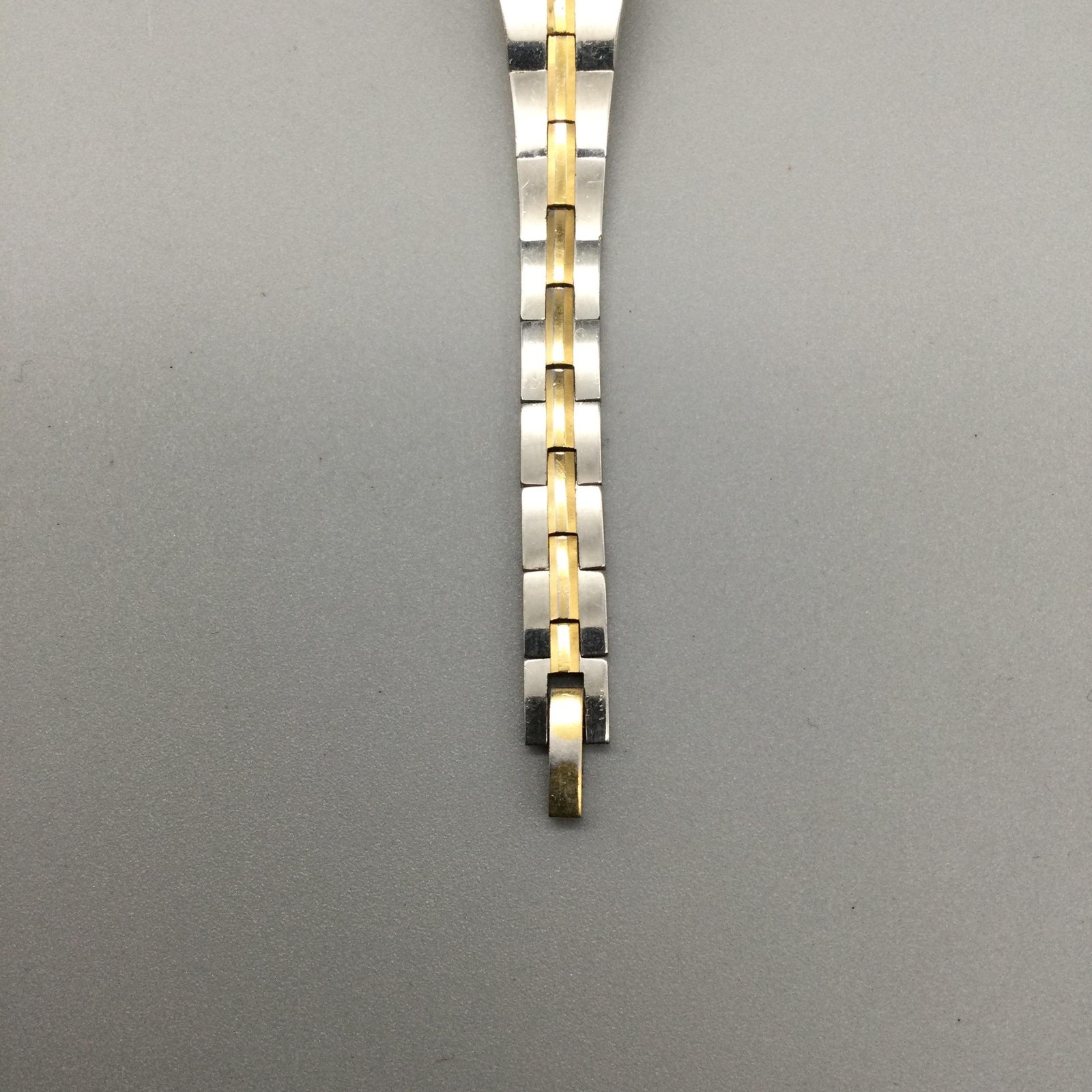 Seiko Womens Watch 13mm White Dial Two Tone Bracelet 2E20-7479 New Battery 5.5″