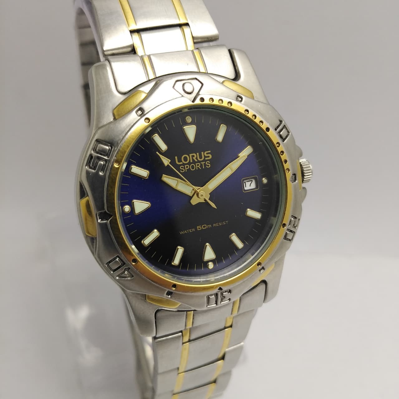Seiko Lorus Sports Quartz VX32-X227 Blue Sunburst Dial Vintage Diver Watch