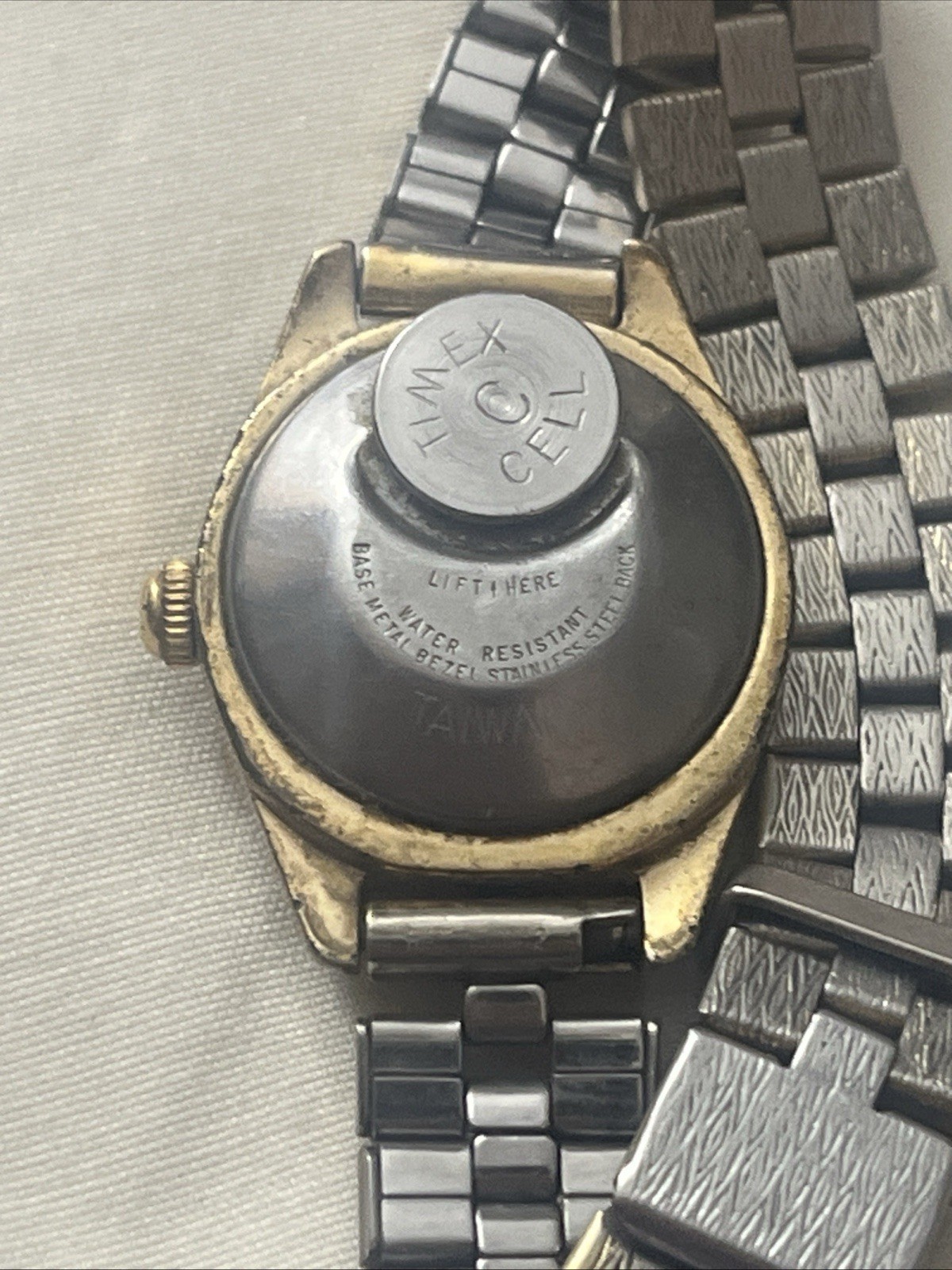 Vintage Timex Electric Ladies Watch Analog Gold Tone Wrist Tested Needs Battery