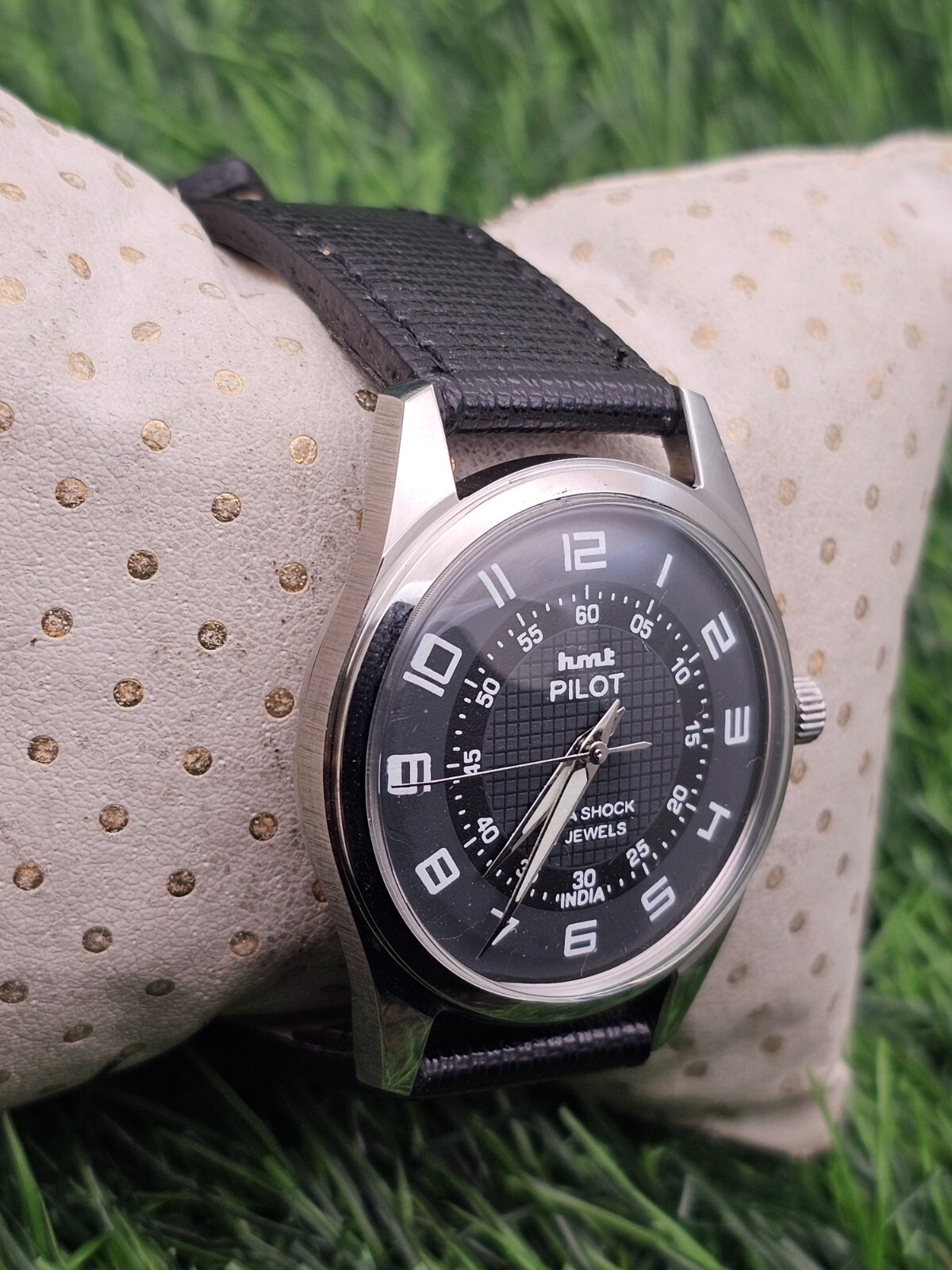 Beautiful Mens HMT Pilot Parashock Mechanical Wind 17J Watch Black Dial