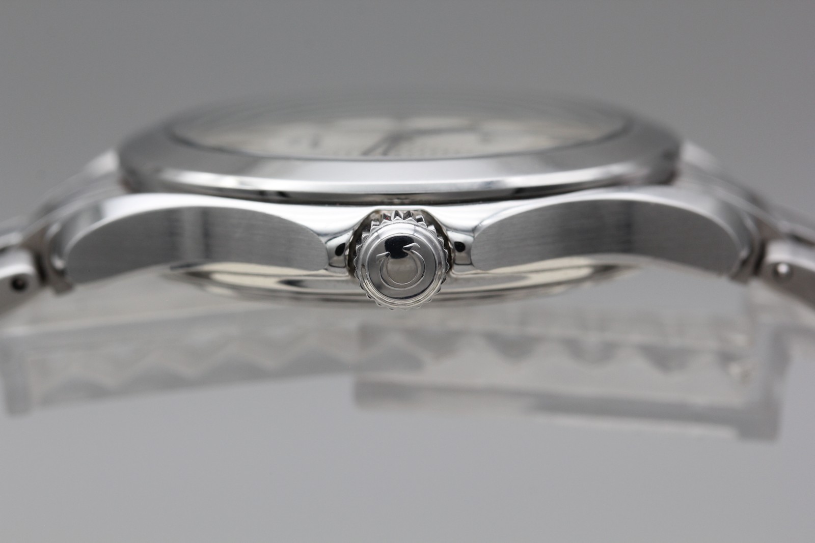 ▶️【Exc+5 w/ Box】OMEGA Seamaster 120m Cal.1538 2511.31 Silver Quartz Men’s Watch