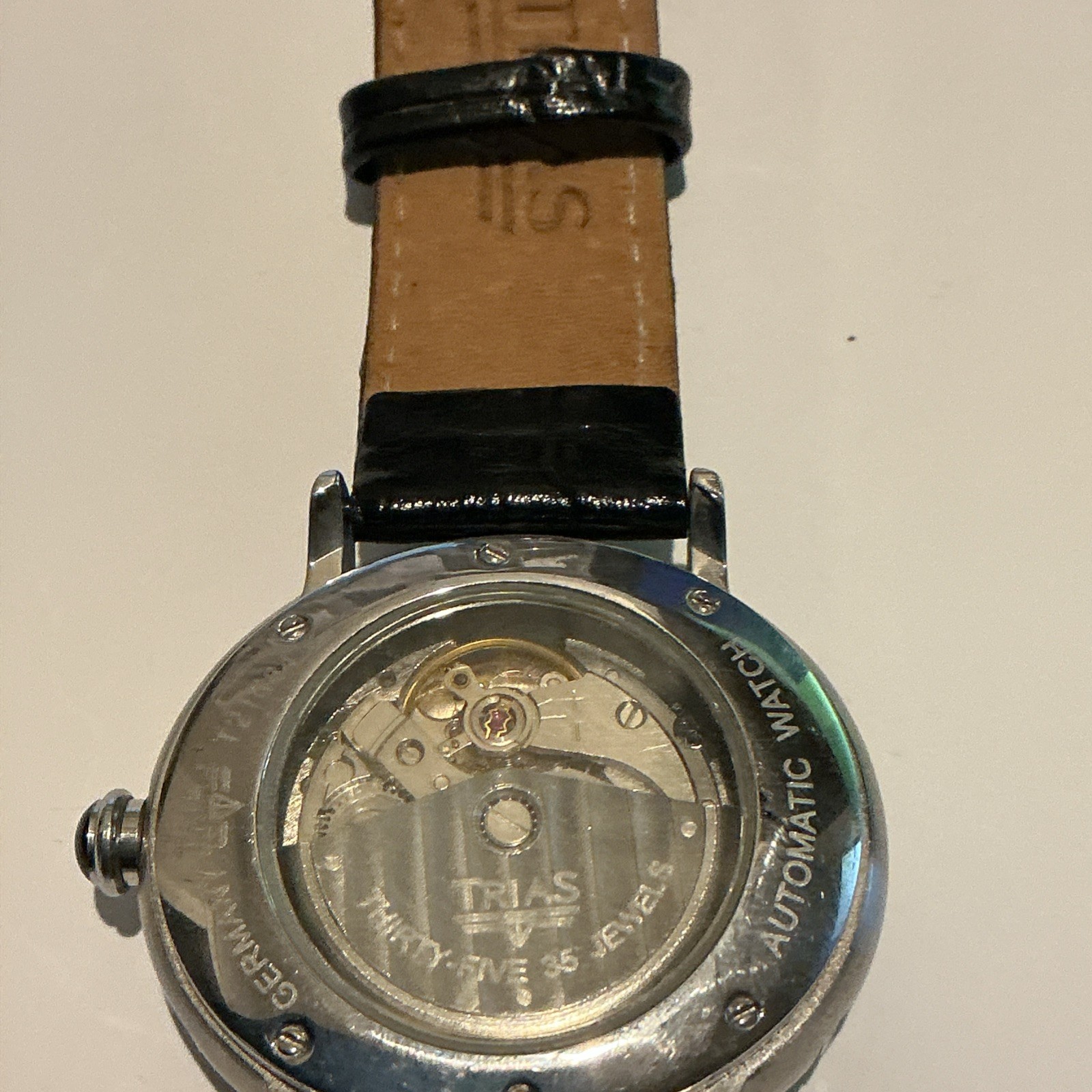 TRIAS GERMANY AUTOMATIC OVAL GLASS WATCH 35 JEWEL
