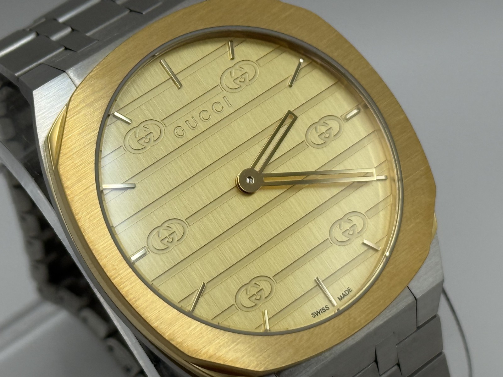 Gucci 25H Golden Brass Dial 38mm Swiss Quartz Men’s Watch – Silver (YA163405)