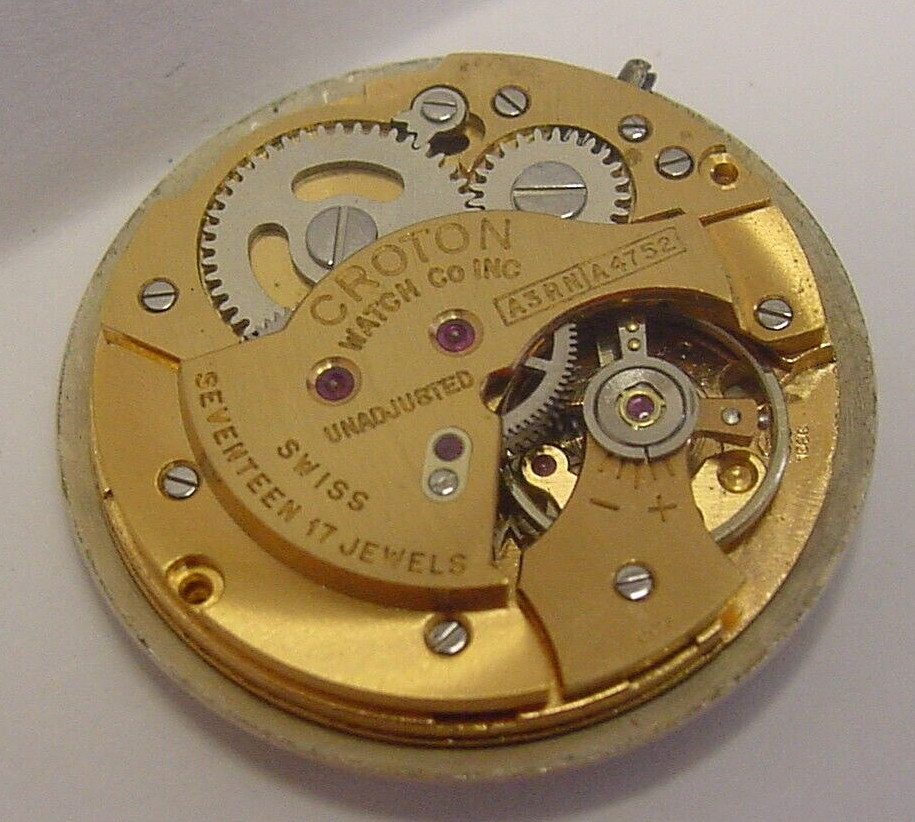 Vintage 33.15mm CROTON 17 Jewel Watch A3RN ST 1686 Movement Linen Dial RUNS WELL