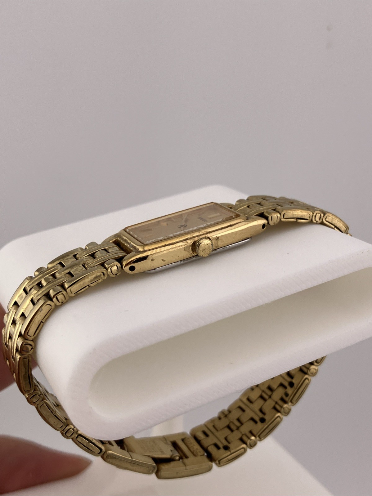 Vtg Seiko Ladies 13mm Watch Gold Tone Gold Tank Dial 5.75″ 2e20-7021 – RUNS