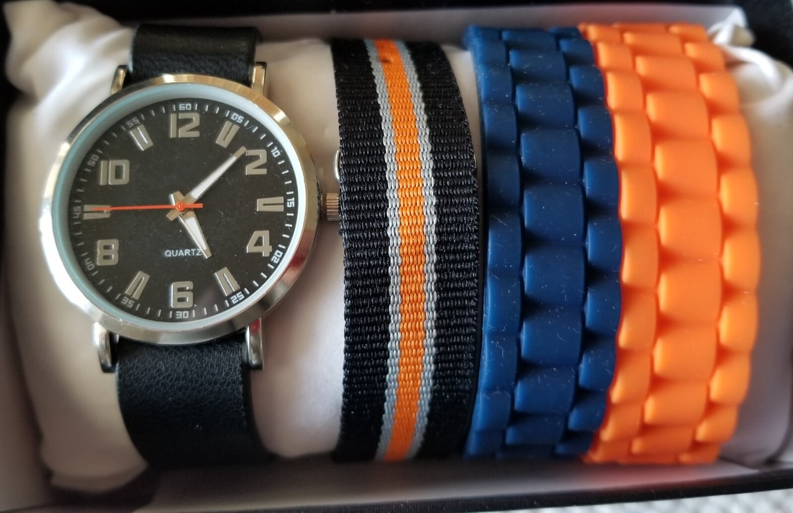NIB Unbranded Silver Tone Watch & 4 Nylon, Rubber & Faux Leather Band New Batt.