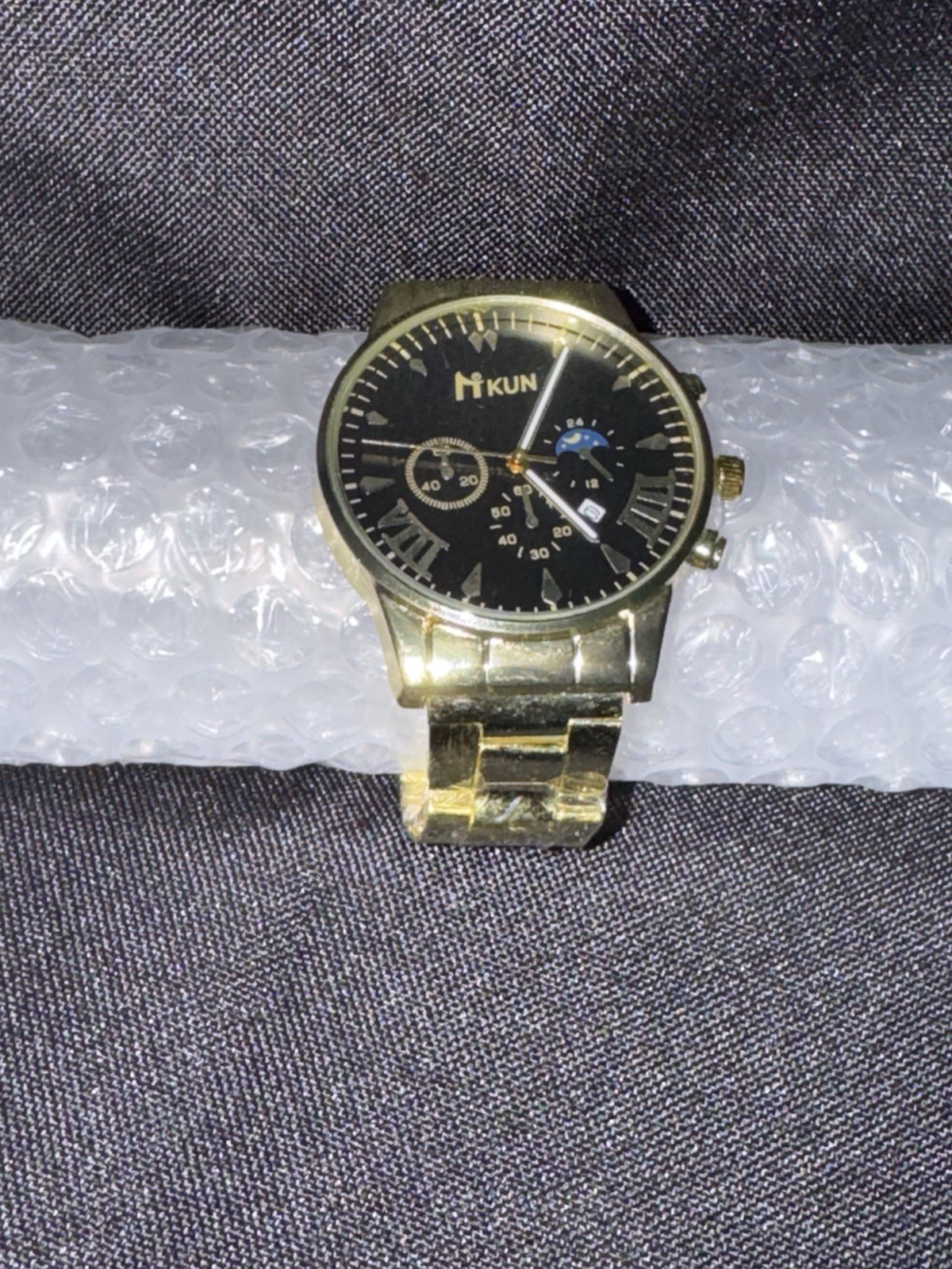 Free Shipping HKUN Gold Tone Men’s Watch Black Dial Roman Numerals