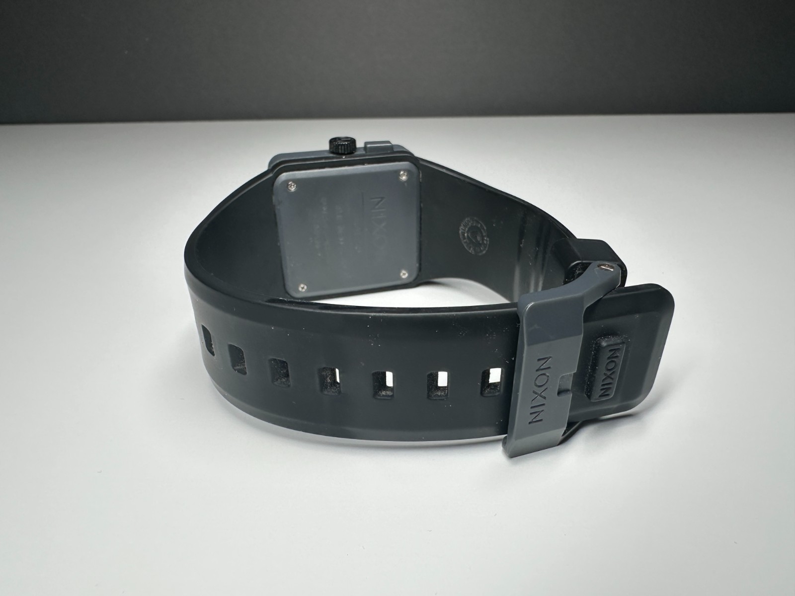 Nixon The Newton “Float On” Black Watch – Blue LED – Minimalist – A116