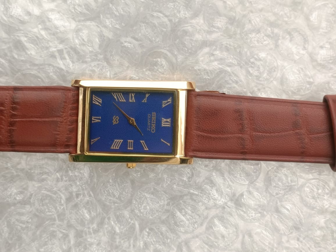 Vintage Seiko Quartz Japan Made Blue Dial Men’s Wrist Watch Looking Good