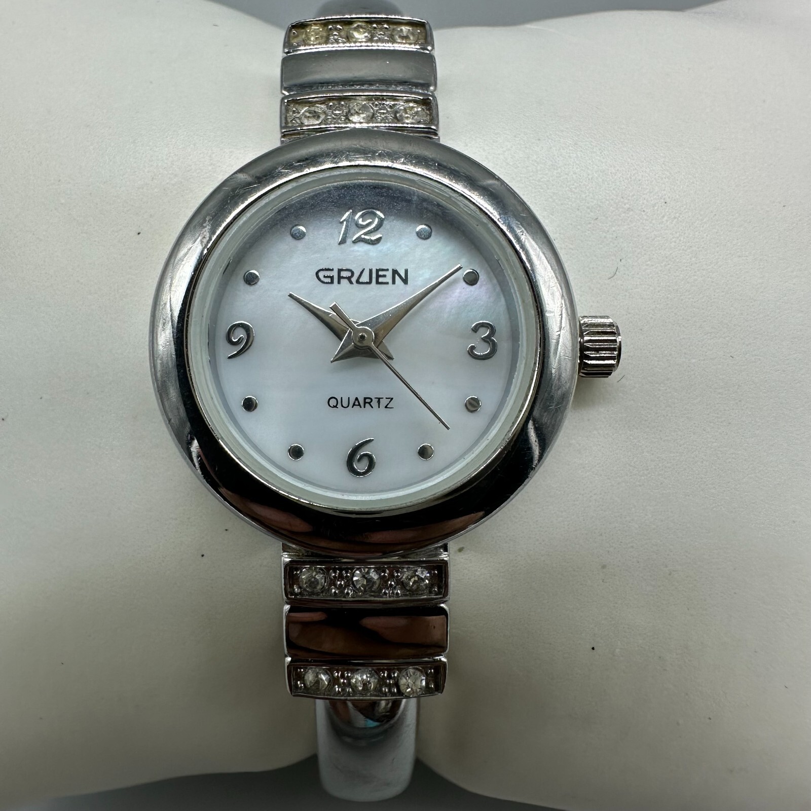 Gruen Watch Women Silver Tone White Mother of Pearl Dial New Battery 6.75 Inch