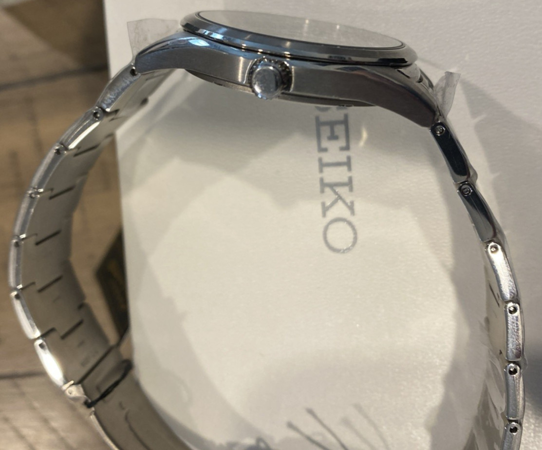 Seiko Classic Men’s Quartz Watch Blue Dial Grey Titanium Saphire Crystal SUR373