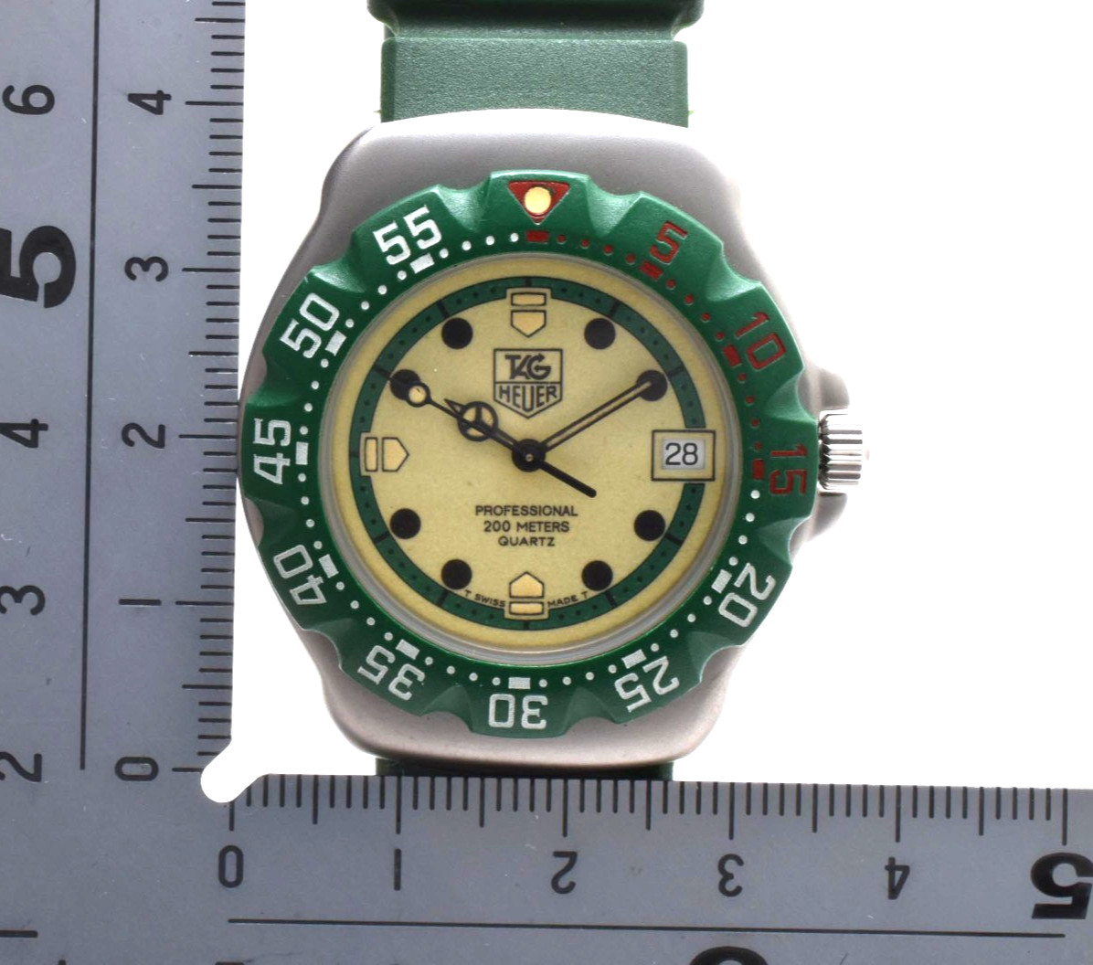 TAG Heuer Formula 1 WA1212 Quartz Men’s Watch Green Dial Diver 200m 34mm JAPAN