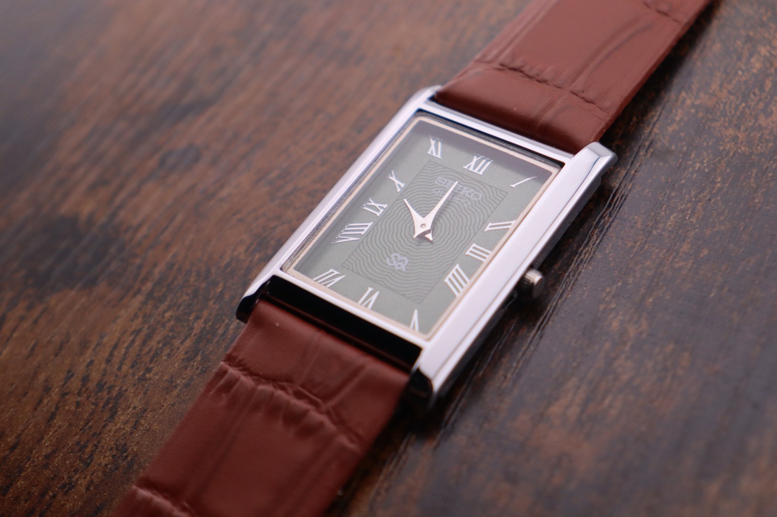 vintage Seiko Slim Tank Quartz Men Green Dial Light Brown Leather Dress Watch